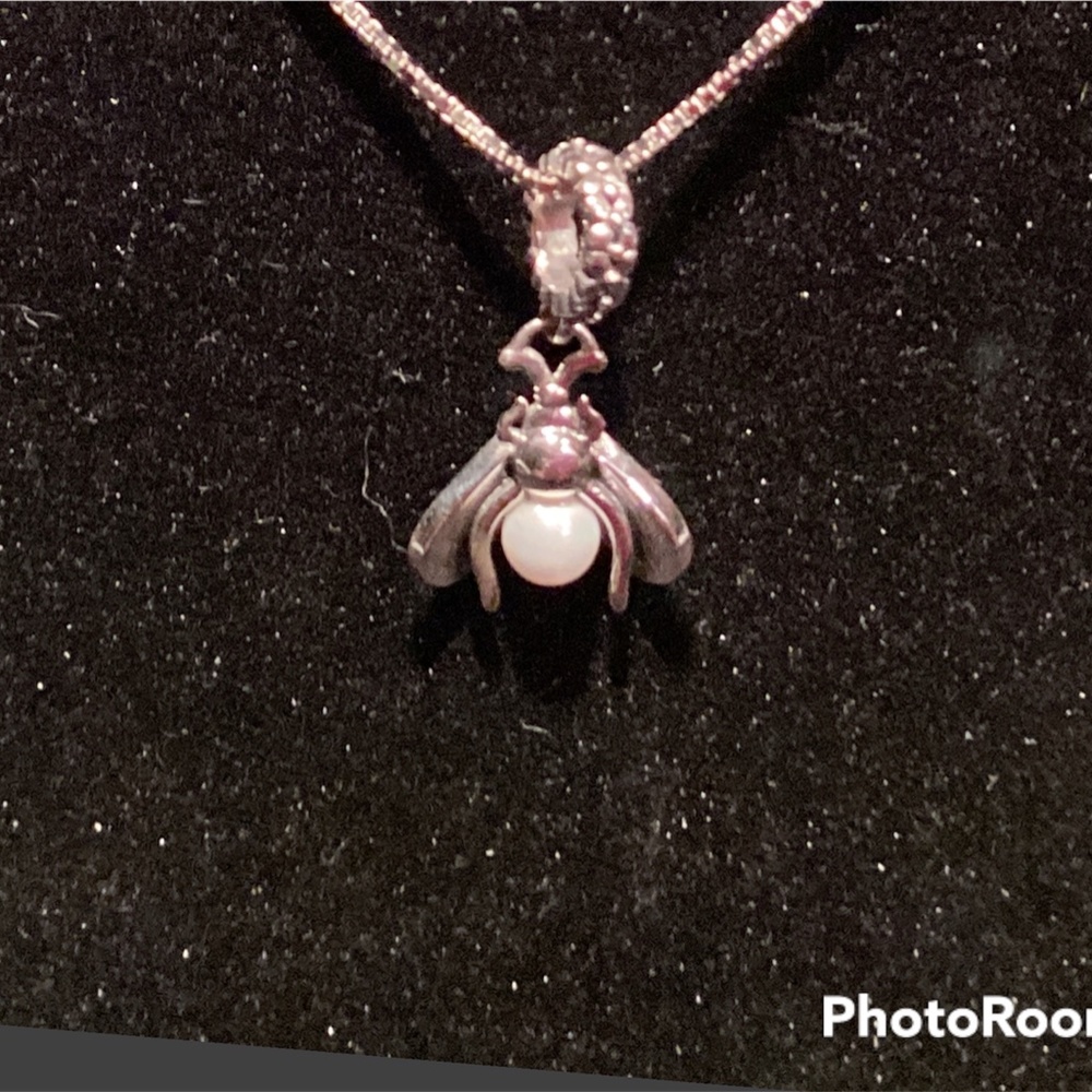 silver bee charm - Picture 2 of 2